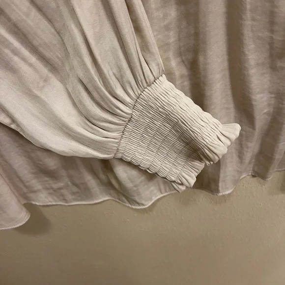 Elegant Cream Women's Top - Picture 2 of 6